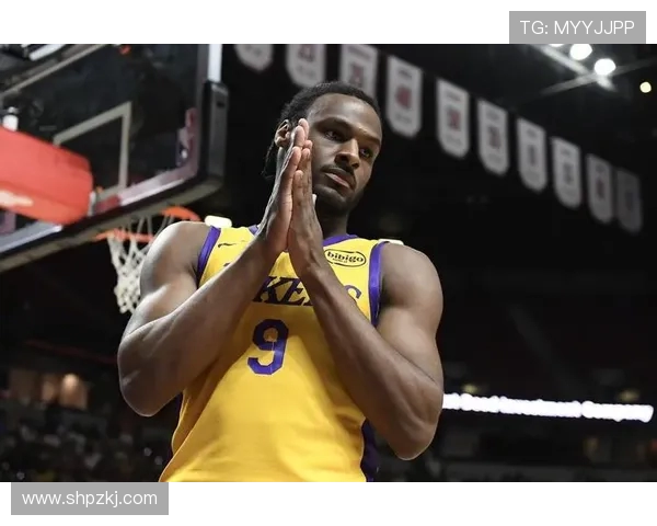 南湾湖人大胜送勇士6战全败：布朗尼15+8 蒂耶罗19分空接隔扣